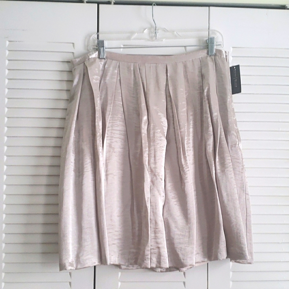 WHBM skirt size 14 champagne
